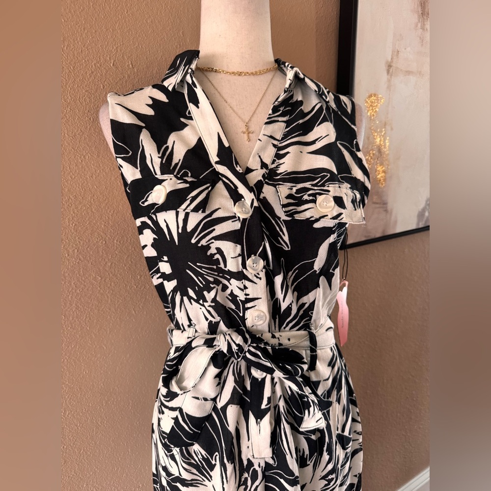 Floral Print Sleeveless Maxi Dress in Black and White - Picture 7 of 10